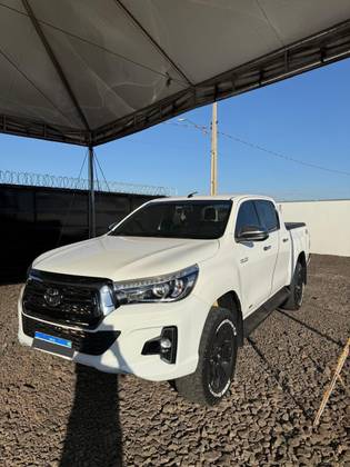 TOYOTA HILUX 2.8 SRX 4X4 CD 16V DIESEL 4P AUTOMÁTICO TOYOTA HILUX 2.8 SRX 4X4 CD 16V DIESEL 4P AUTOMÁTICO